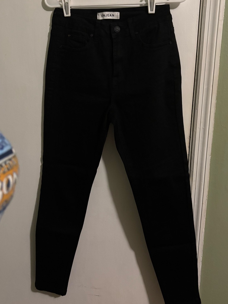 Enjean Women's Black High-Rise Jeans